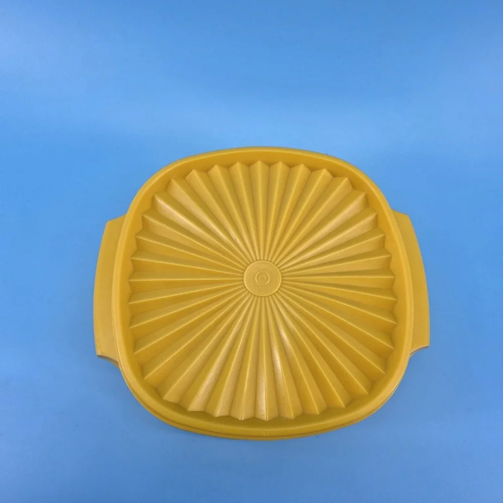 Vintage Tupperware Servalier 8